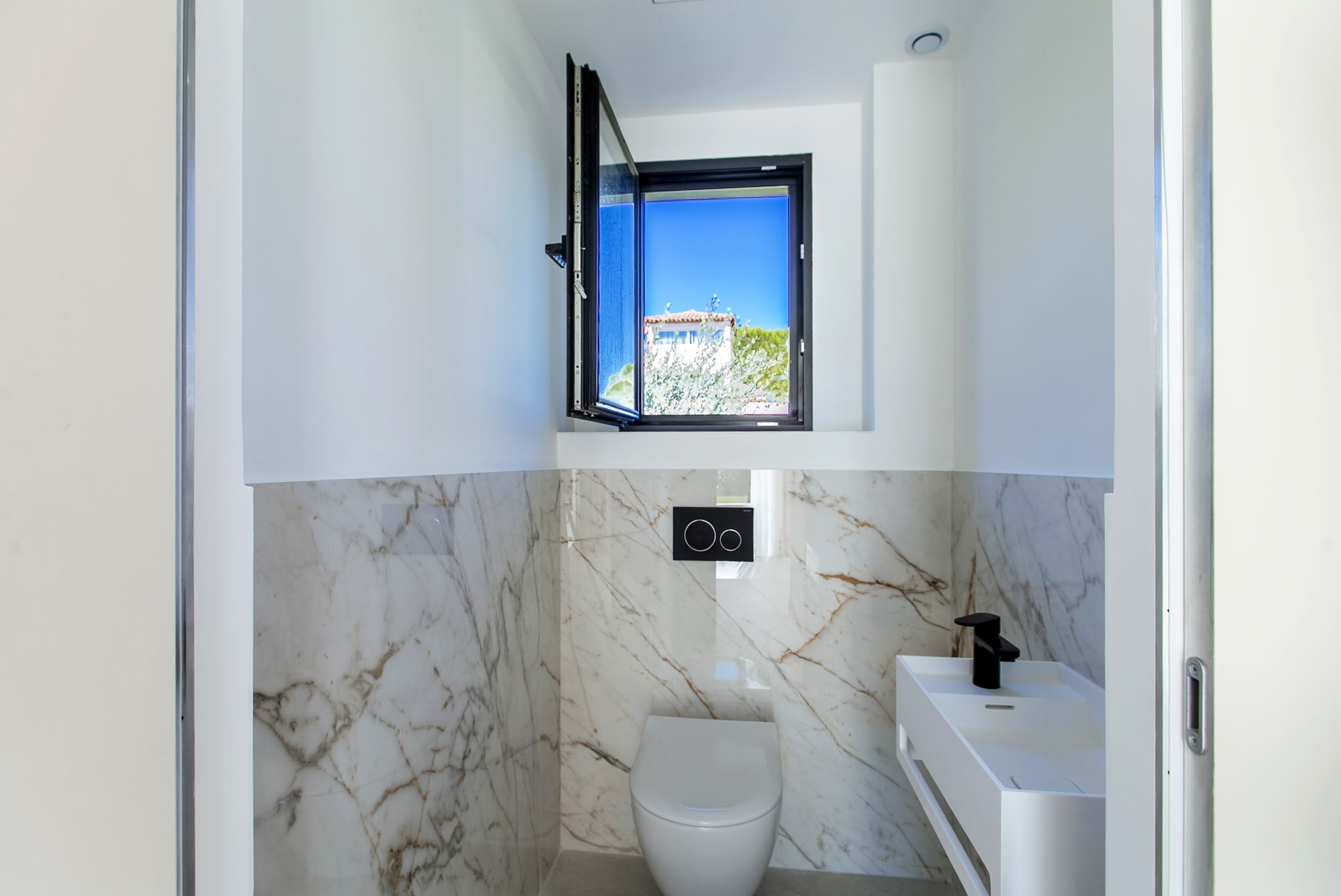 R+1 - Toilettes invités