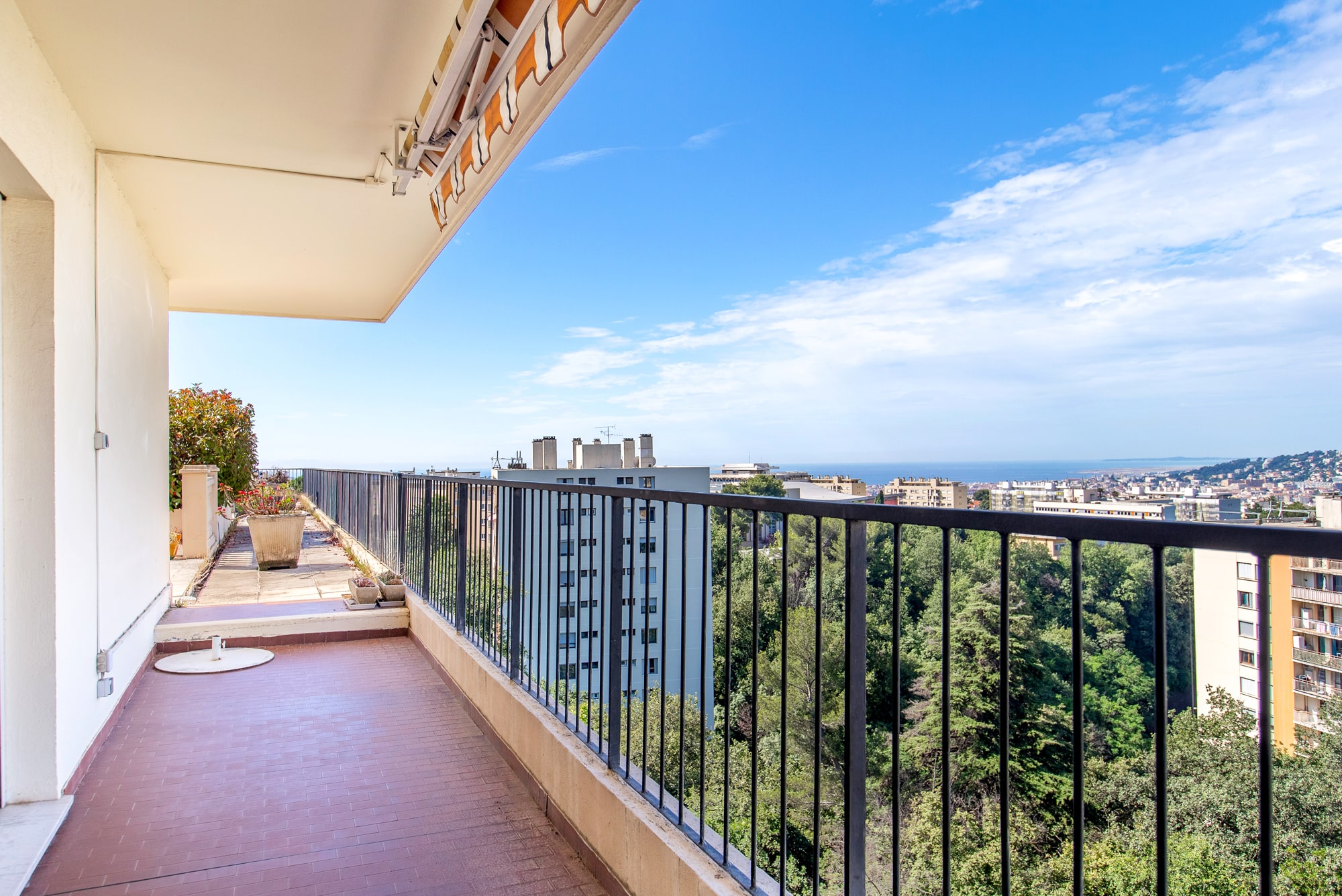 Accès à la Grande Terrasse du coté OUEST